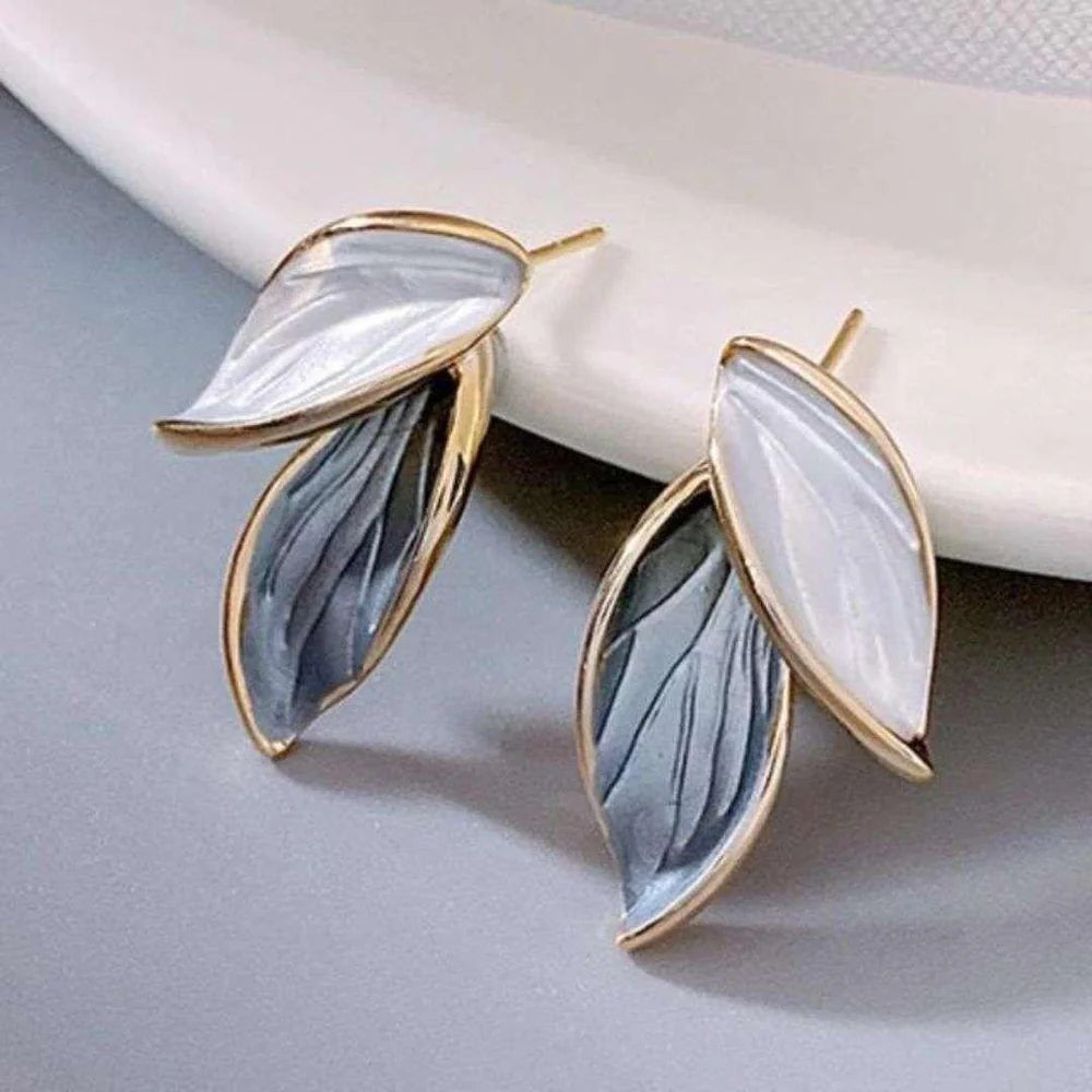 Dazzle Leaf Minimal Earring